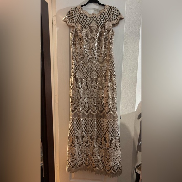 Tadashi Shoji Dresses & Skirts - Elegant Gold Patterned Dress